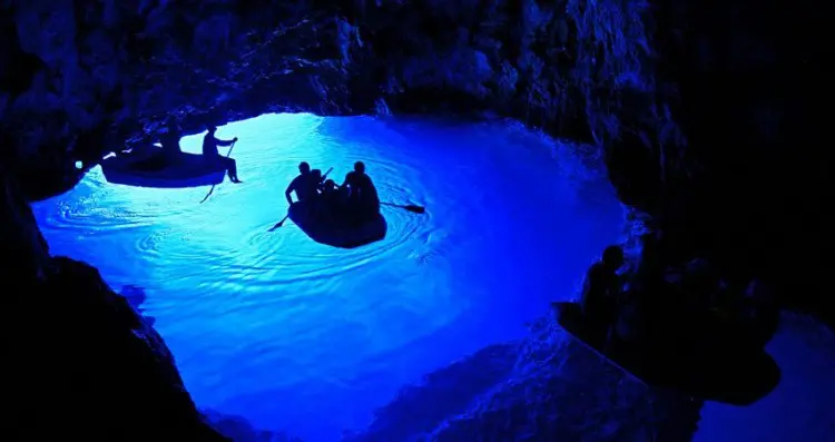 bisevo-blue-cave