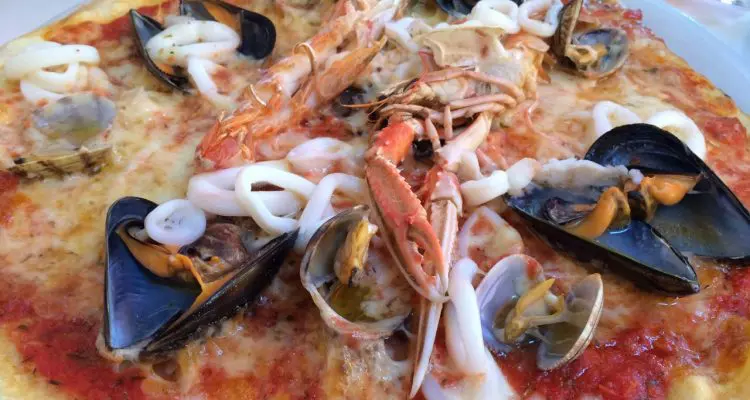 Il Capitano seafood pizza