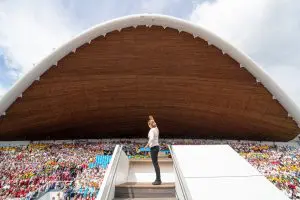 A conductor before the choirs