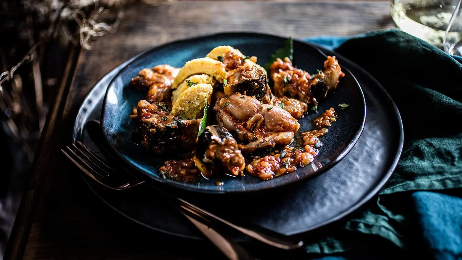 A dark blue dish with Brodet in it.