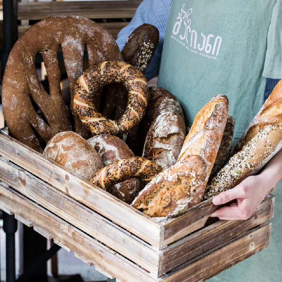 Basket of house-made Georgian breads at Puri Giuliani