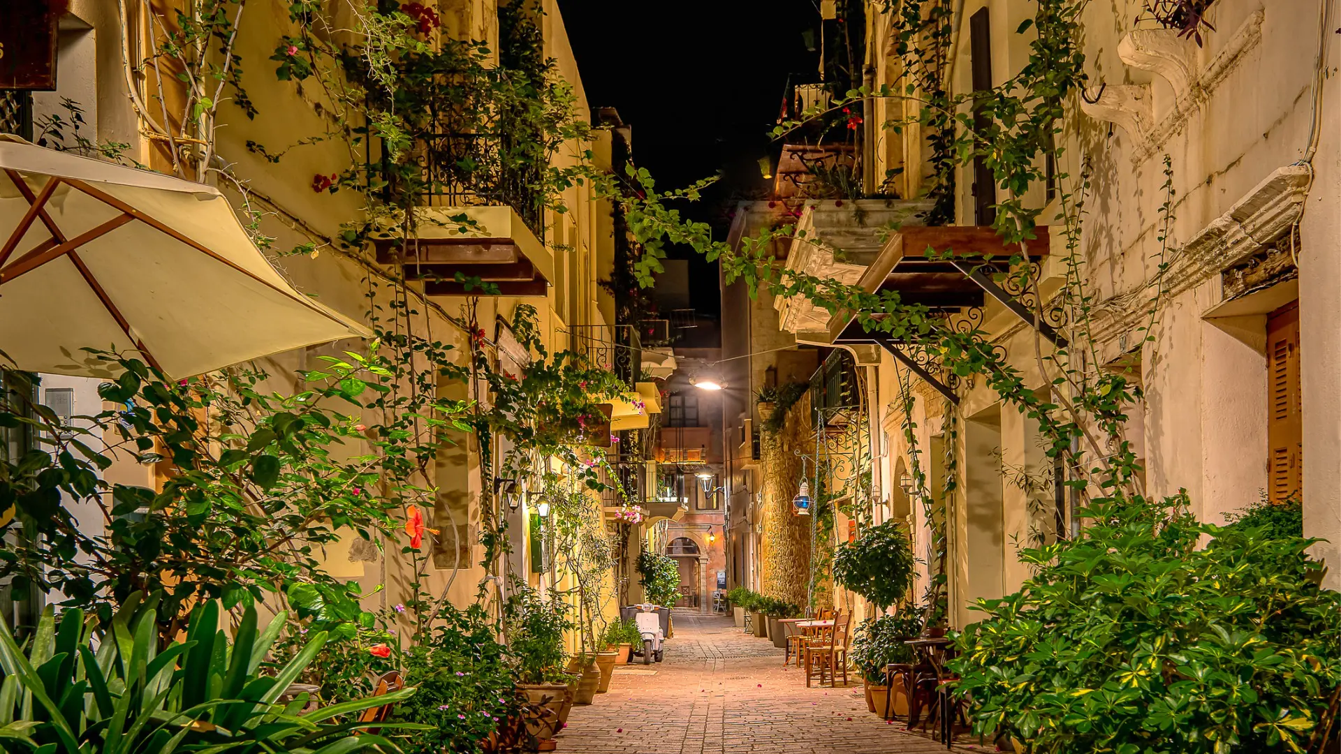 This image shows a dimly lit alley in Chania Old Town.