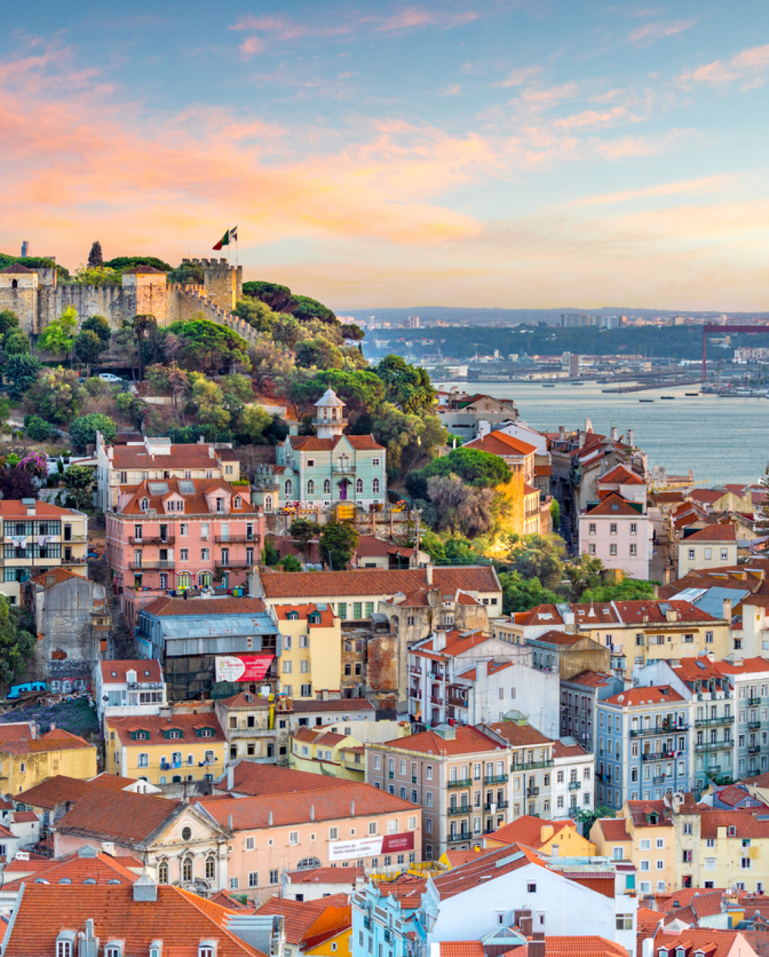 a picture of a town in portugal