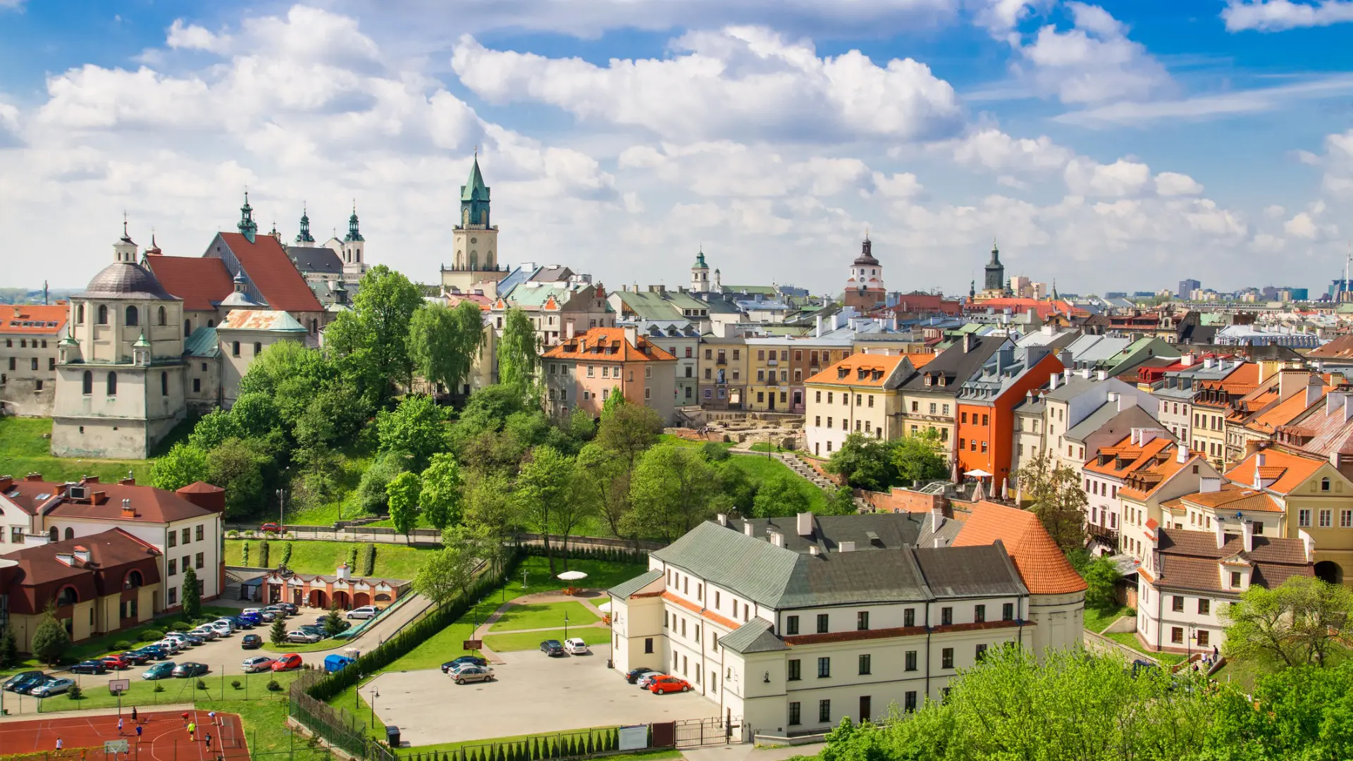 A panoramic view of Lublin Old Town with its colorful buildings.