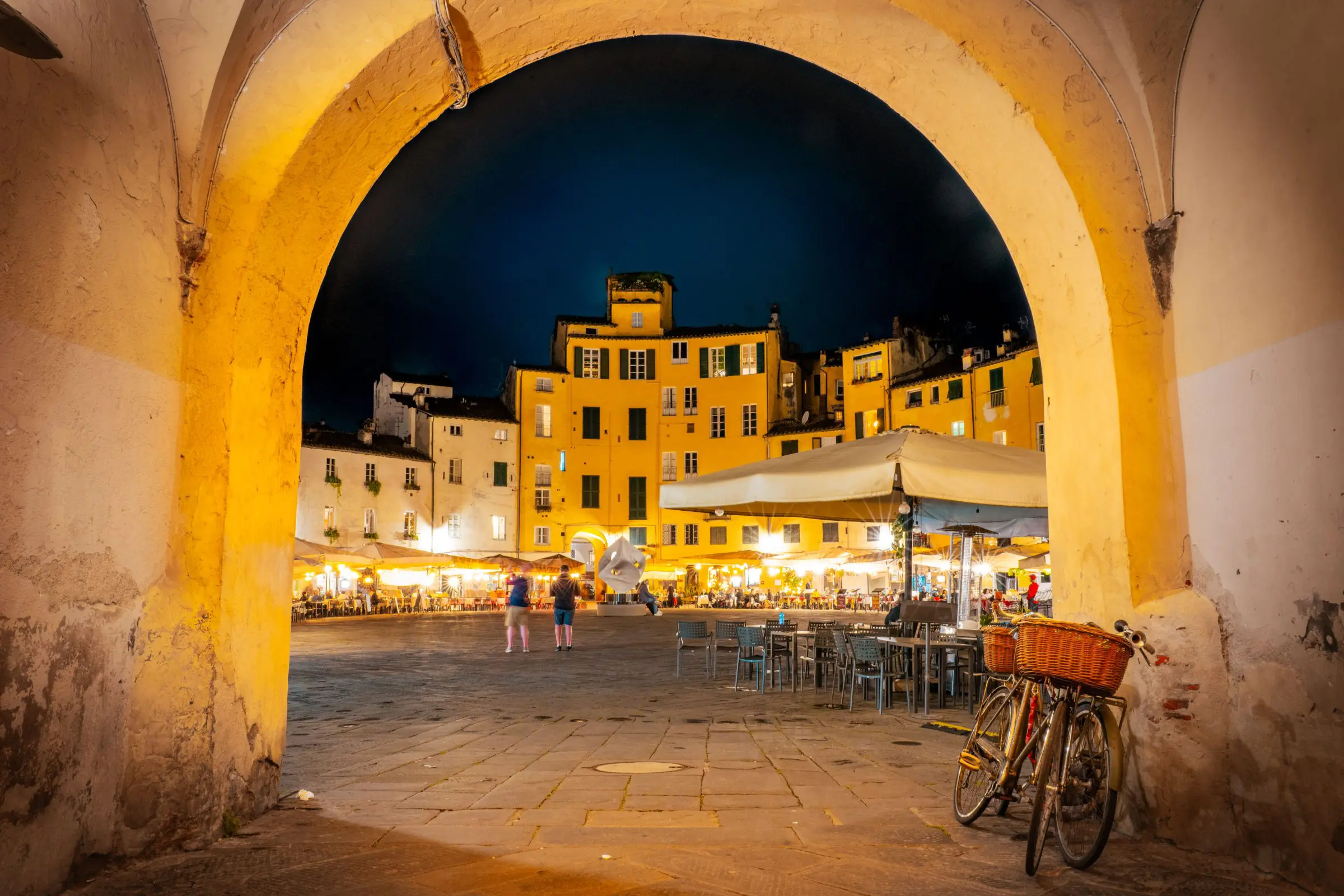 Evening shot of Piazza dell'Anfiteatro in Lucca, one of the must-see places in Tuscany. 