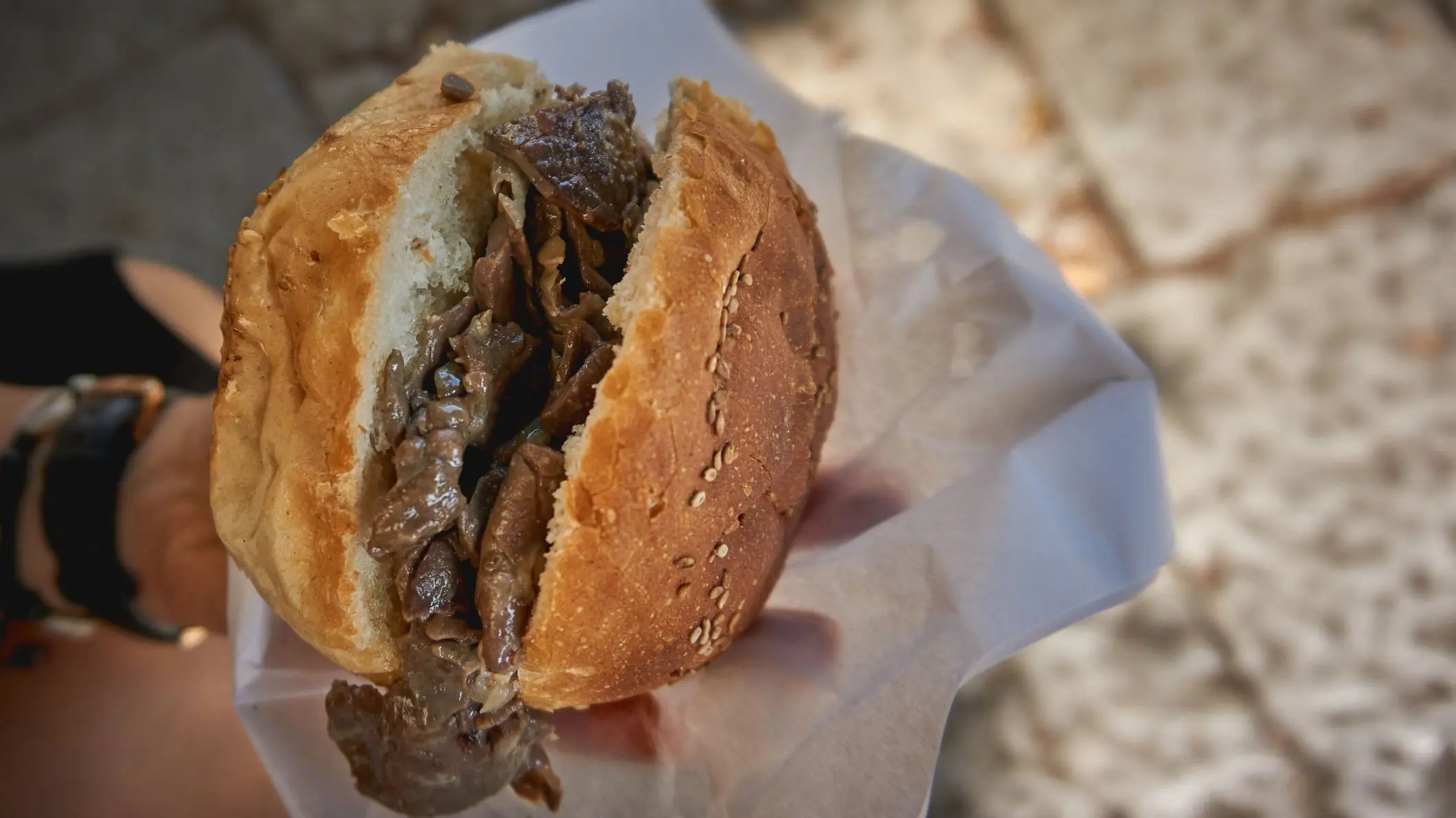 Pani ca meusa, a street food dish exclusively typical of Palermo, consists of bread stuffed with chopped veal lung and spleen, hard boiled and fried.