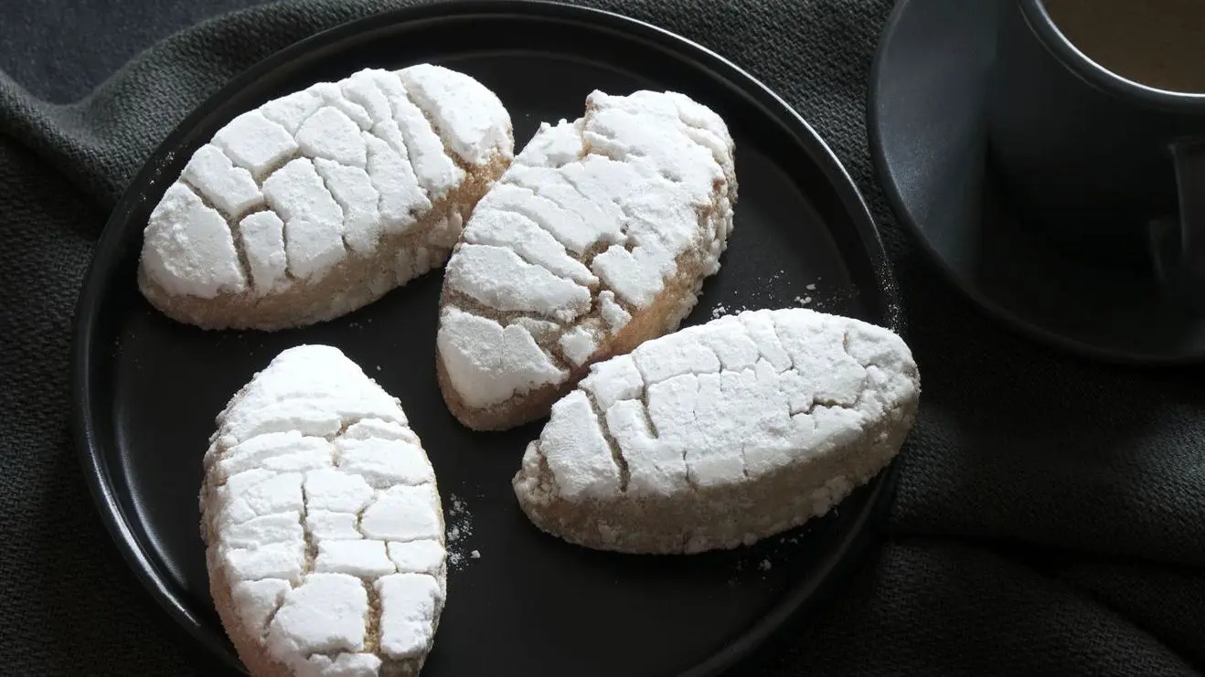 Ricciarelli pastries, typical Sienese Christmas biscuits made with almonds.