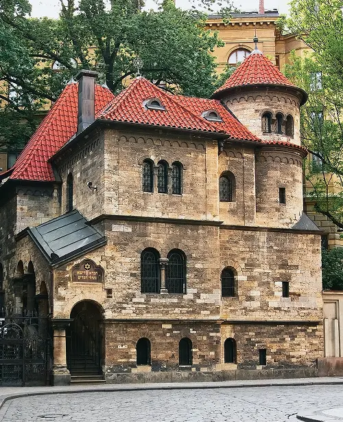 Historic synagogue in Prague’s Jewish Quarter featuring ornate façade, arched windows, and Gothic architectural details
