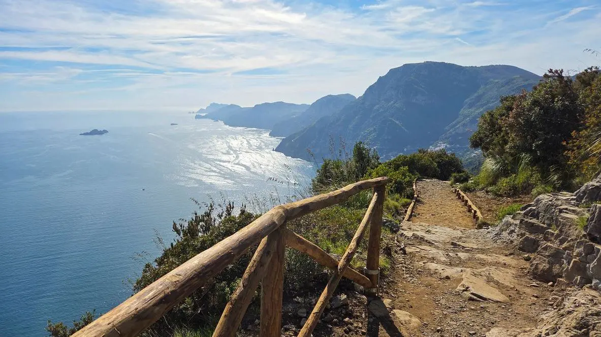 A scenic hiking trail with gorgeous views of the sea and the Amalfi Coast.