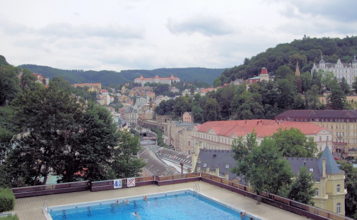 Karlovy Vary, Hotel Thermal Pool in foreground