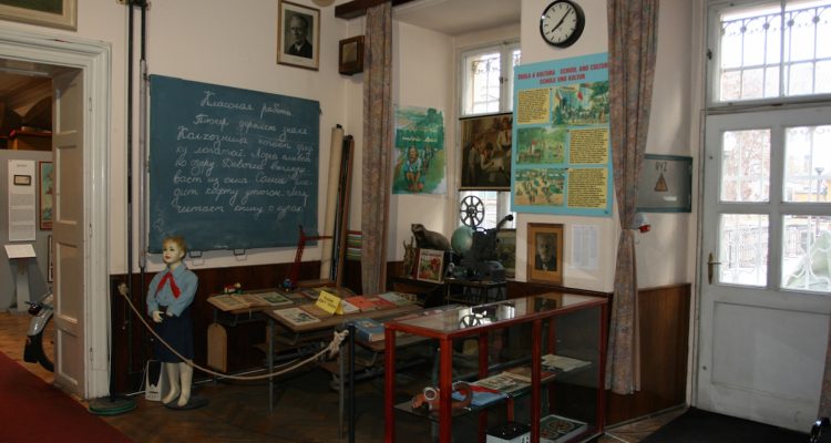 museum-of-communism-classroom