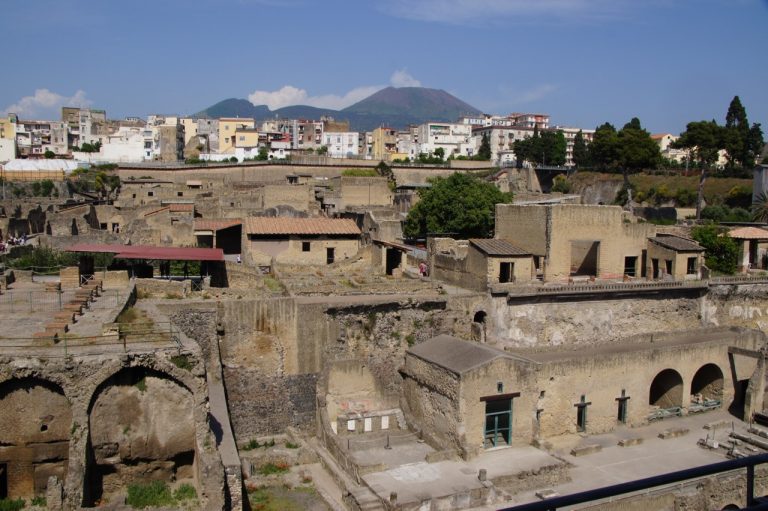 How To Visit Vesuvius And Pompeii