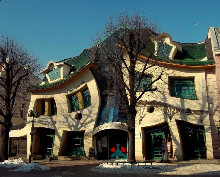 Said Crooked House, Sopot