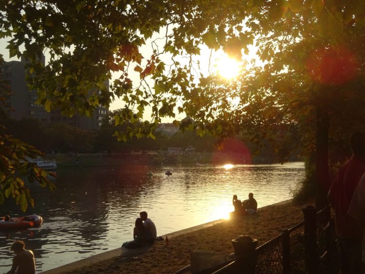 Couples sitting along the Landwehrkanal