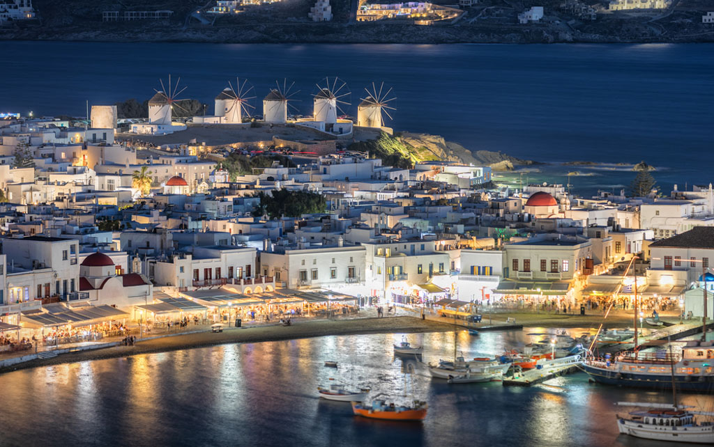 Louis Vuitton shop, Mykonos Town Stock Photo - Alamy