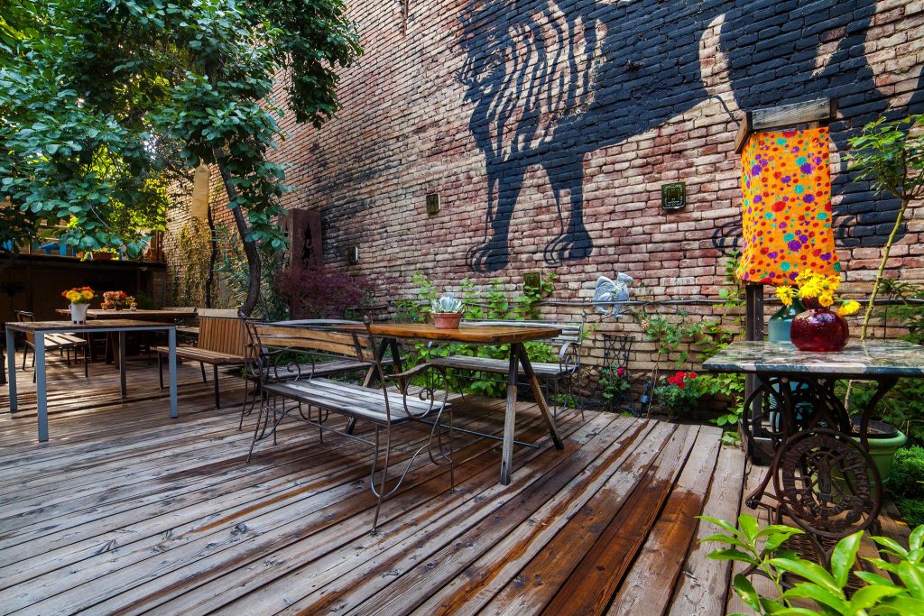 A dining table in the back yard at Shavi Lomi.