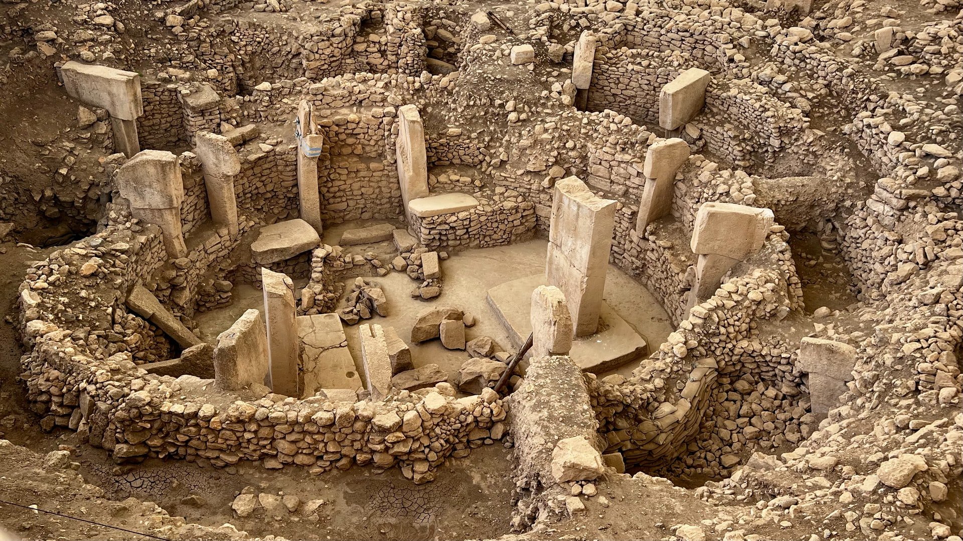 Această imagine arată ruinele antice din Gobekli Tepe, unul dintre siturile istorice mai puțin cunoscute din Turcia.