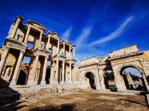 This image shows the impressive Celsus Library in Ephesus, one of the best historic sites in Turkey. Image by Unsplash.
