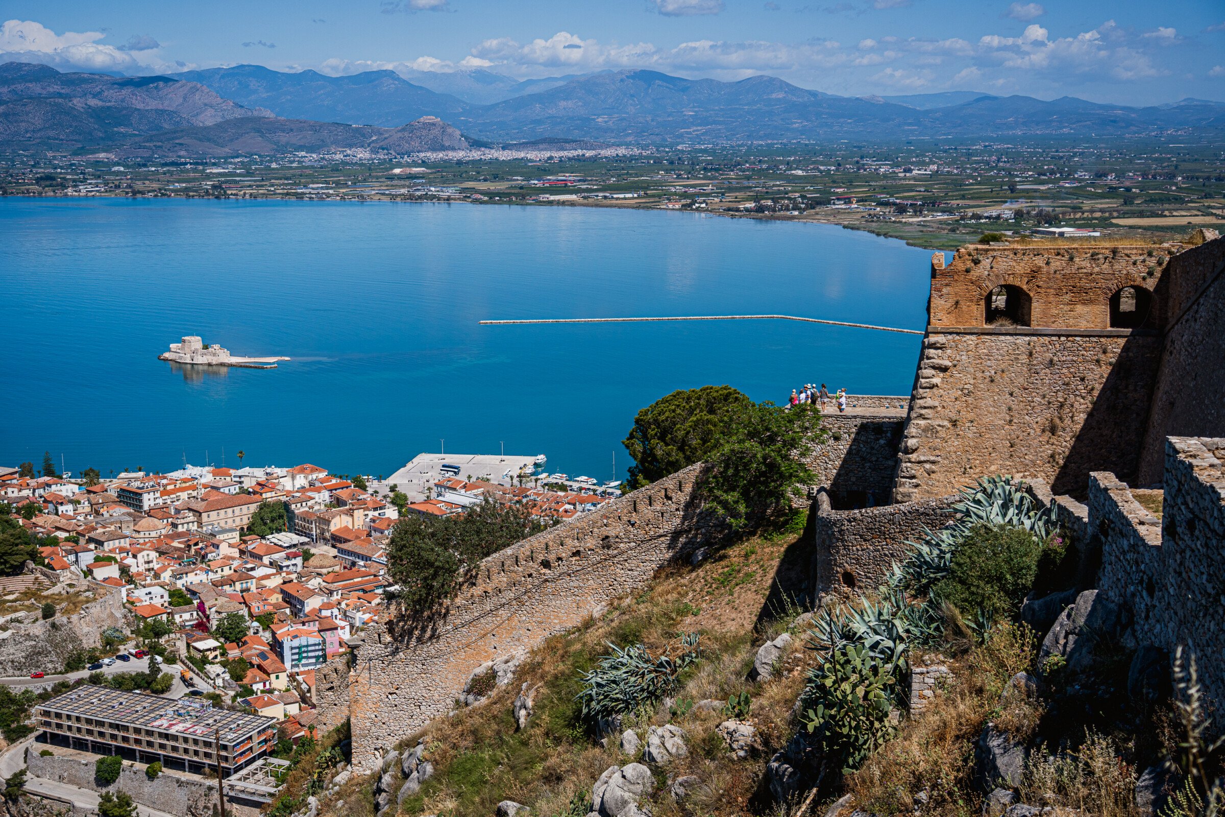 This is a panoramic view of the city of Nafplio, the surrounding countryside, the sea, and Bourtzi, as seen from Palamidi. 