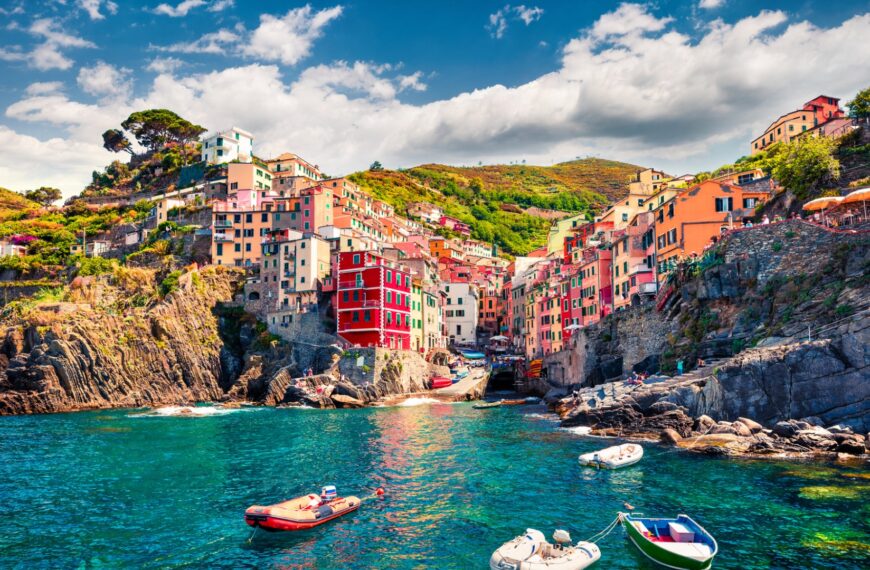 The colorful buildings of Riomaggiore on a sunny spring day.