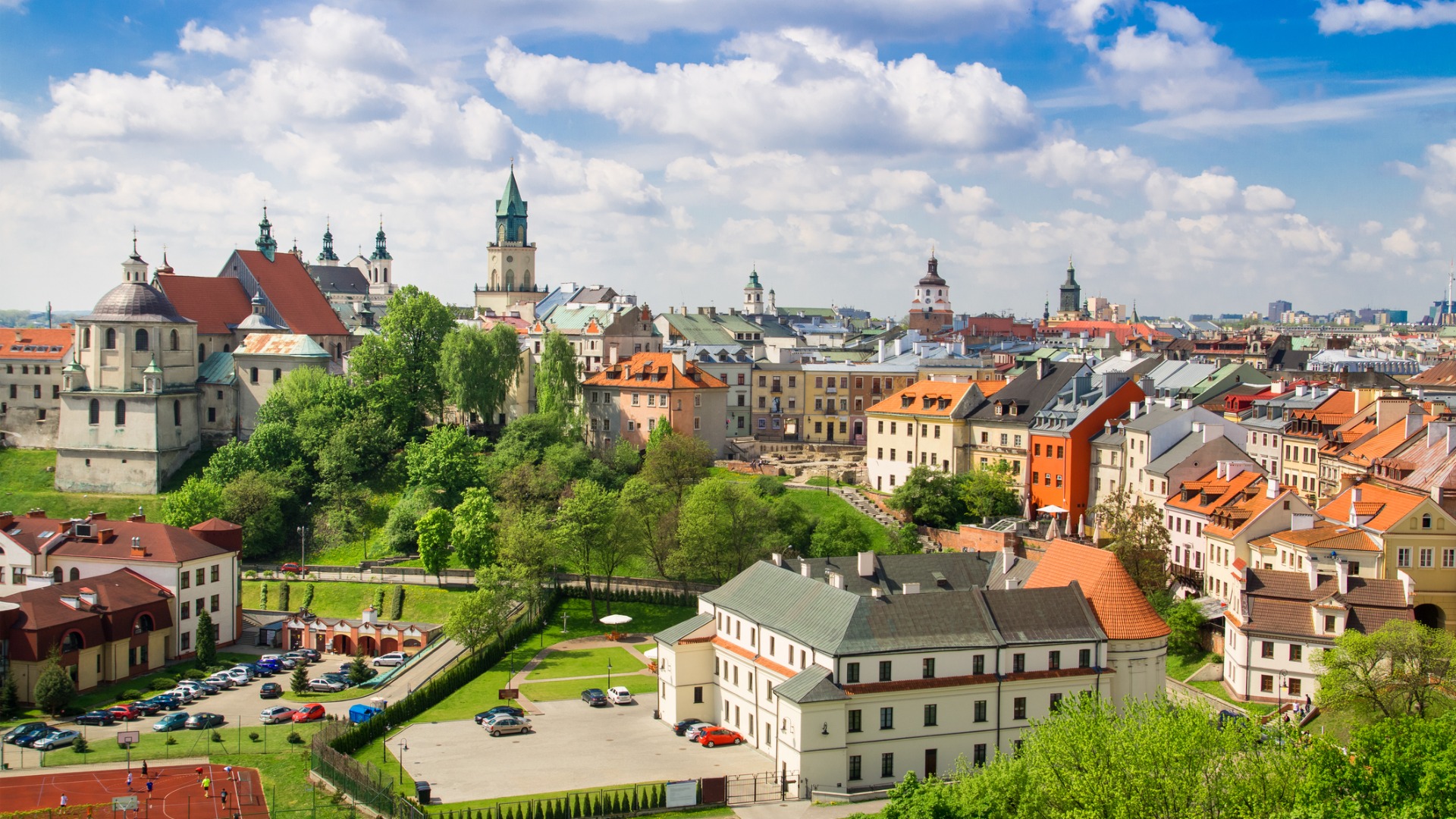 A panoramic view of Lublin Old Town with its colorful buildings. 