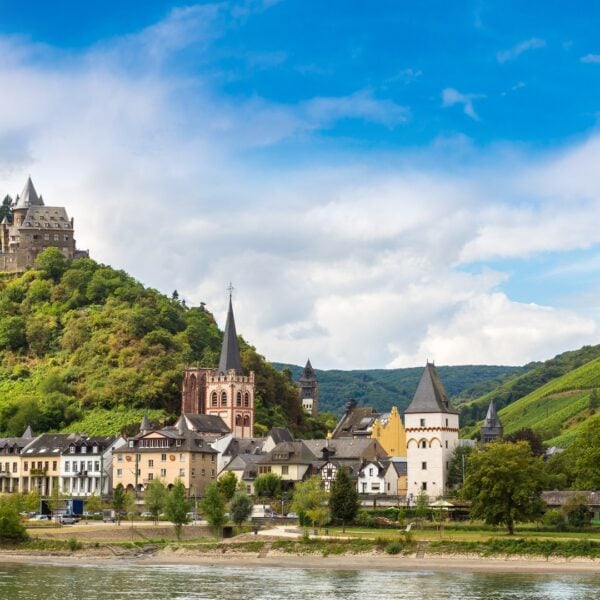 Castles built along a river.