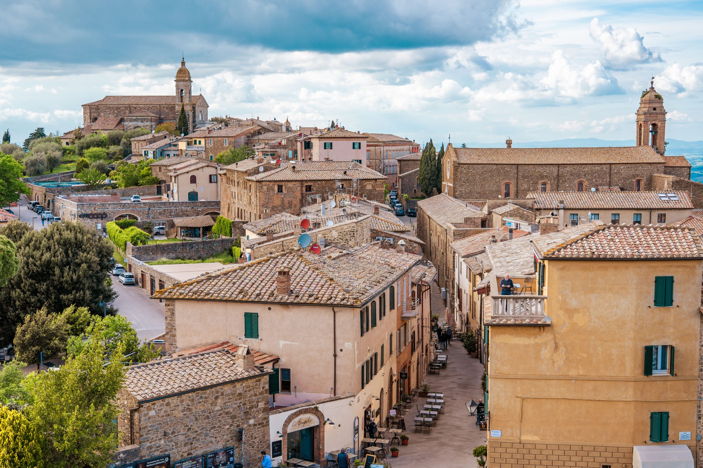A panoramic view of the medieval town of Montalcino, one of the must-see places in Tuscany.
