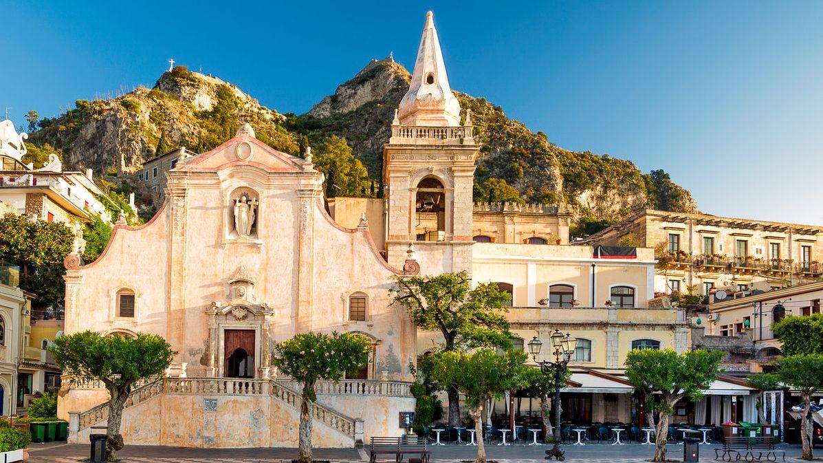The Church of San Giuseppe dominates Piazza IX Aprile in Taormina, one of the must-visit places in Sicily. 