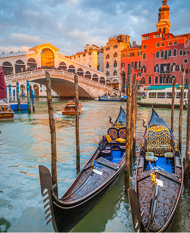 View of the Rialto bridge over the Grand Canal in Venice